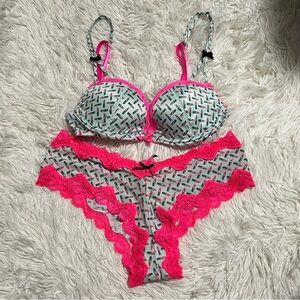 Vintage y2k sexy little things lipstick bra and panties set M/32C